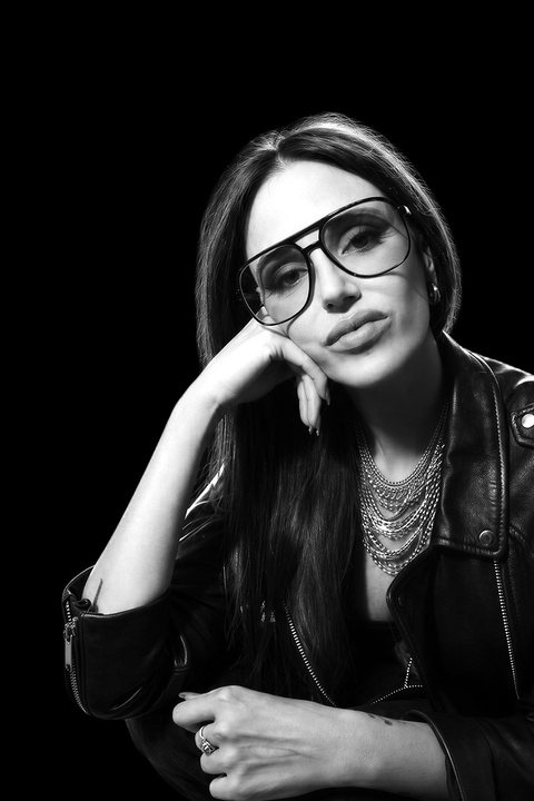María Caponne, House · PLAYNOW